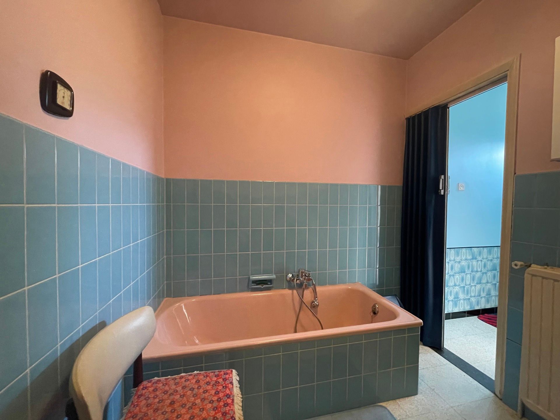 Te renoveren woning met veel potentieel foto 14