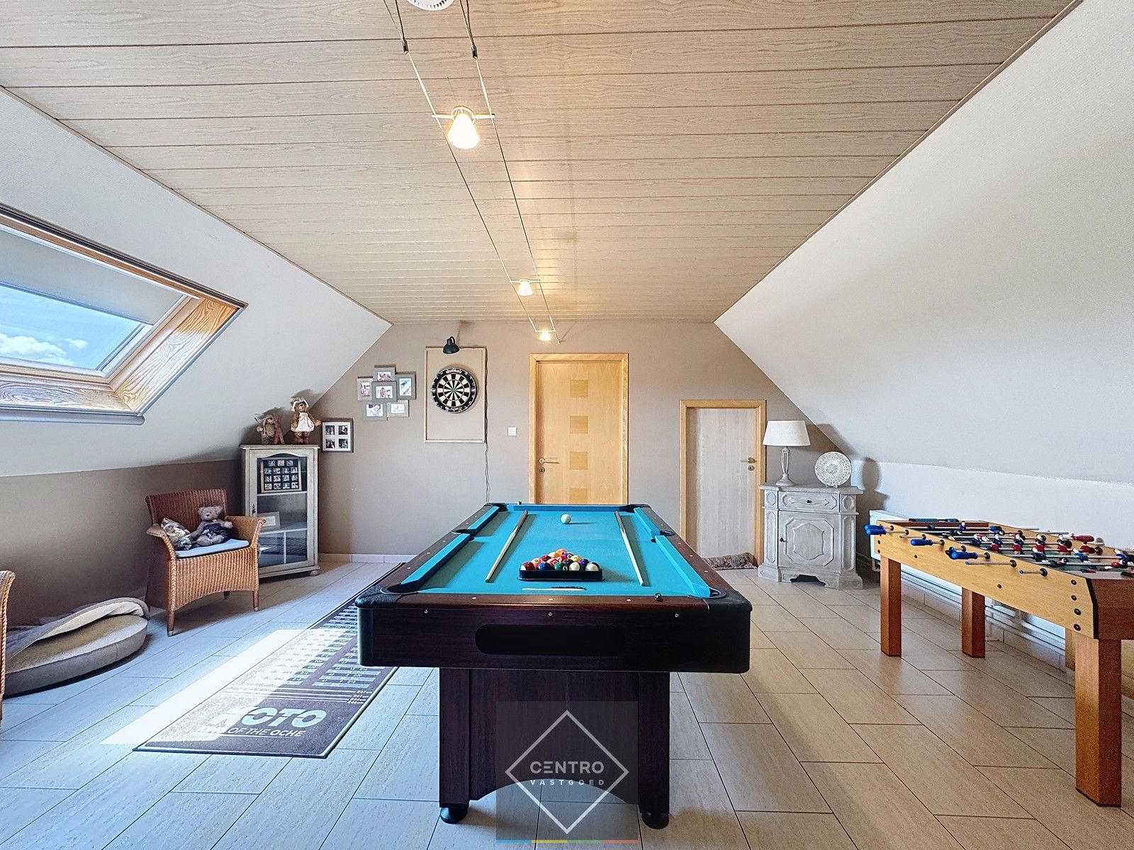 Instapklare VILLA met 5 slpkms, dubbele garage en een ruime aangelegd tuin met terrassen en bijgebouwen in een rustige omgeving te Zuienkerke! foto 15