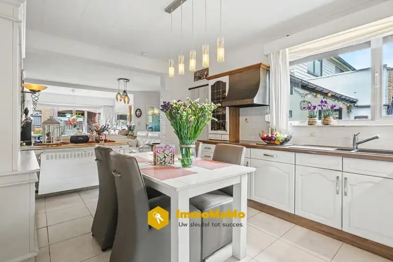 WONING MET 3 SLAAPKAMERS, INPANDIGE GARAGE EN STEIGER AAN DE MOERVAART TE KOOP IN MOERBEKE foto 6