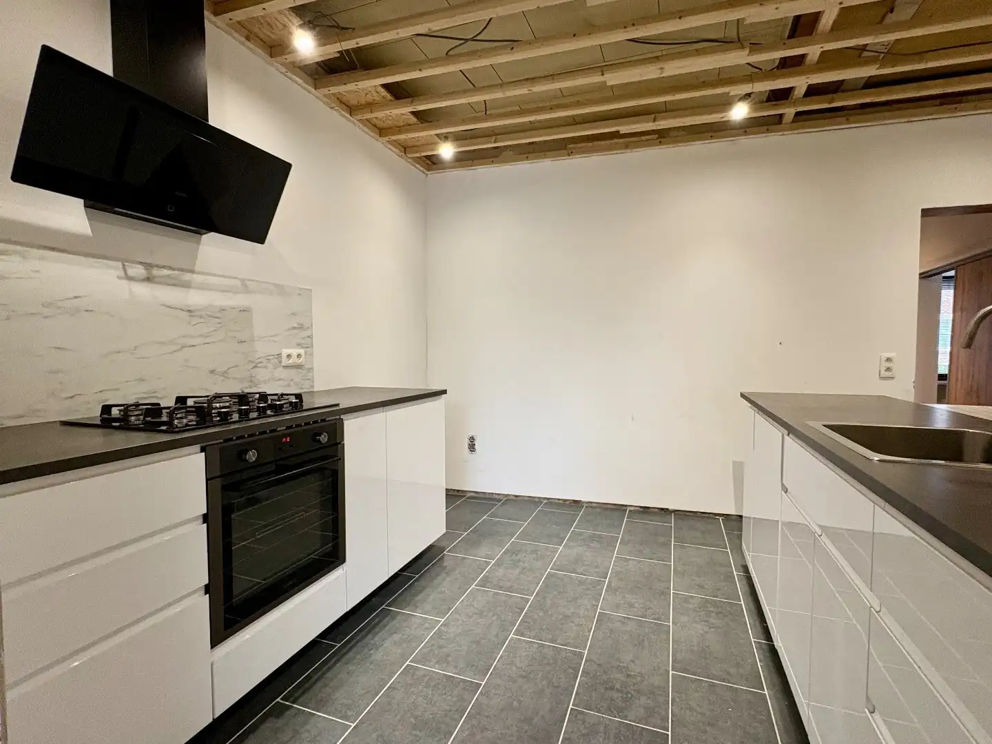 Starterswoning te koop in Heule met conforme elektriciteit foto 4