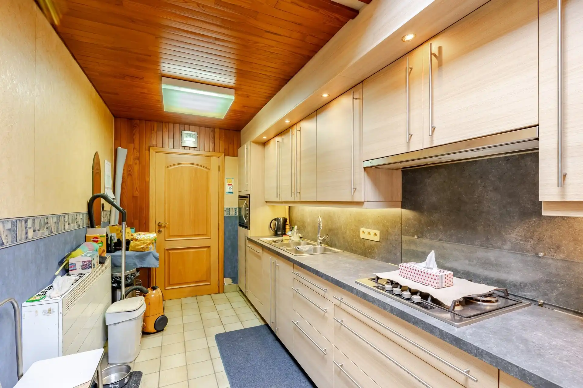 Rijwoning nabij het OLV-ziekenhuis met 3 slaapkamers en tuin foto 3