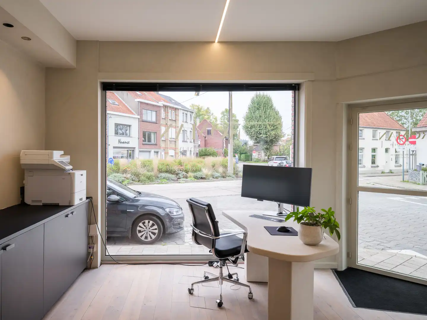 Handelshuis met lichtrijke kantoorruimte en ruime woonst foto 8