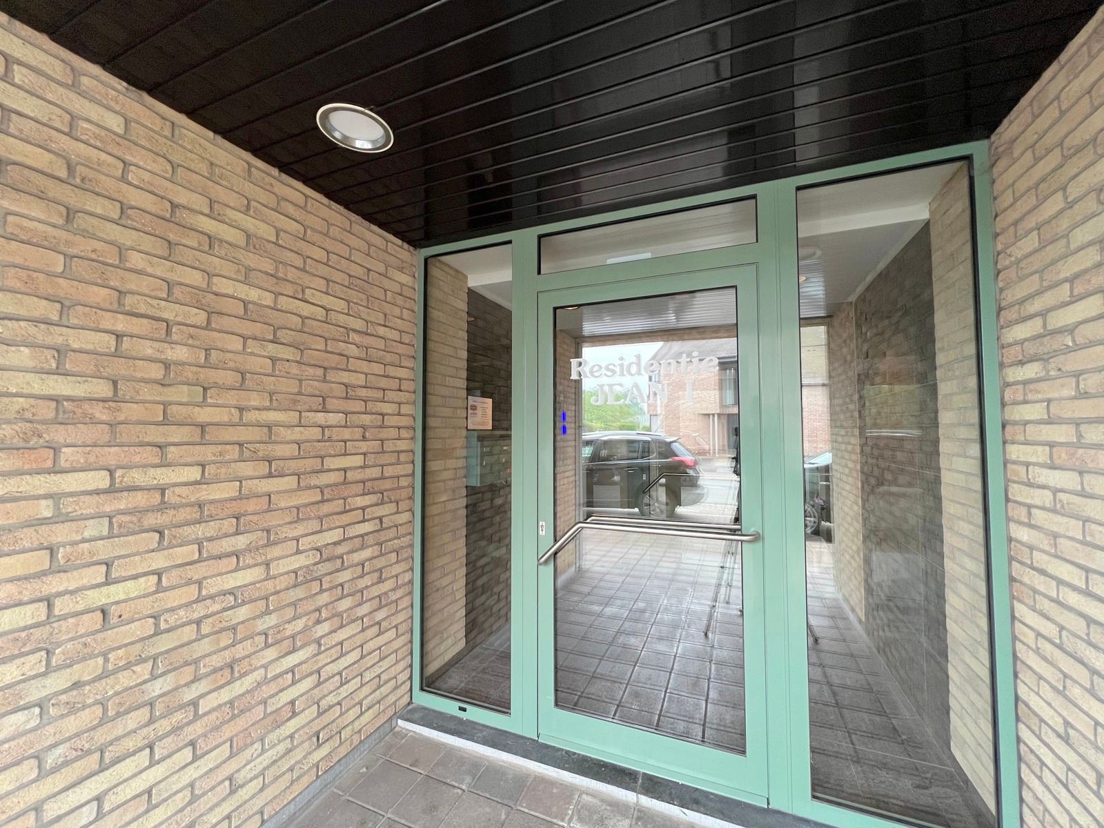 Ruim appartement met 2 slaapkamers, terras en garage foto 24