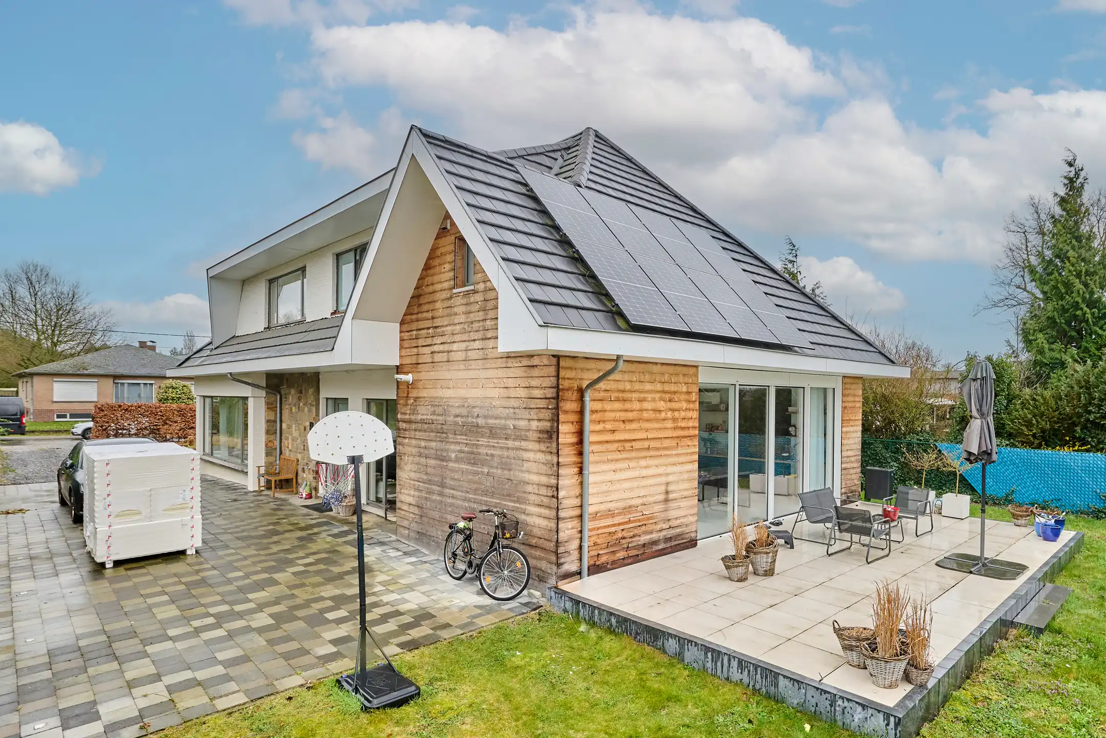 Prachtig vernieuwde villa op een rustige ligging in Genk foto 18