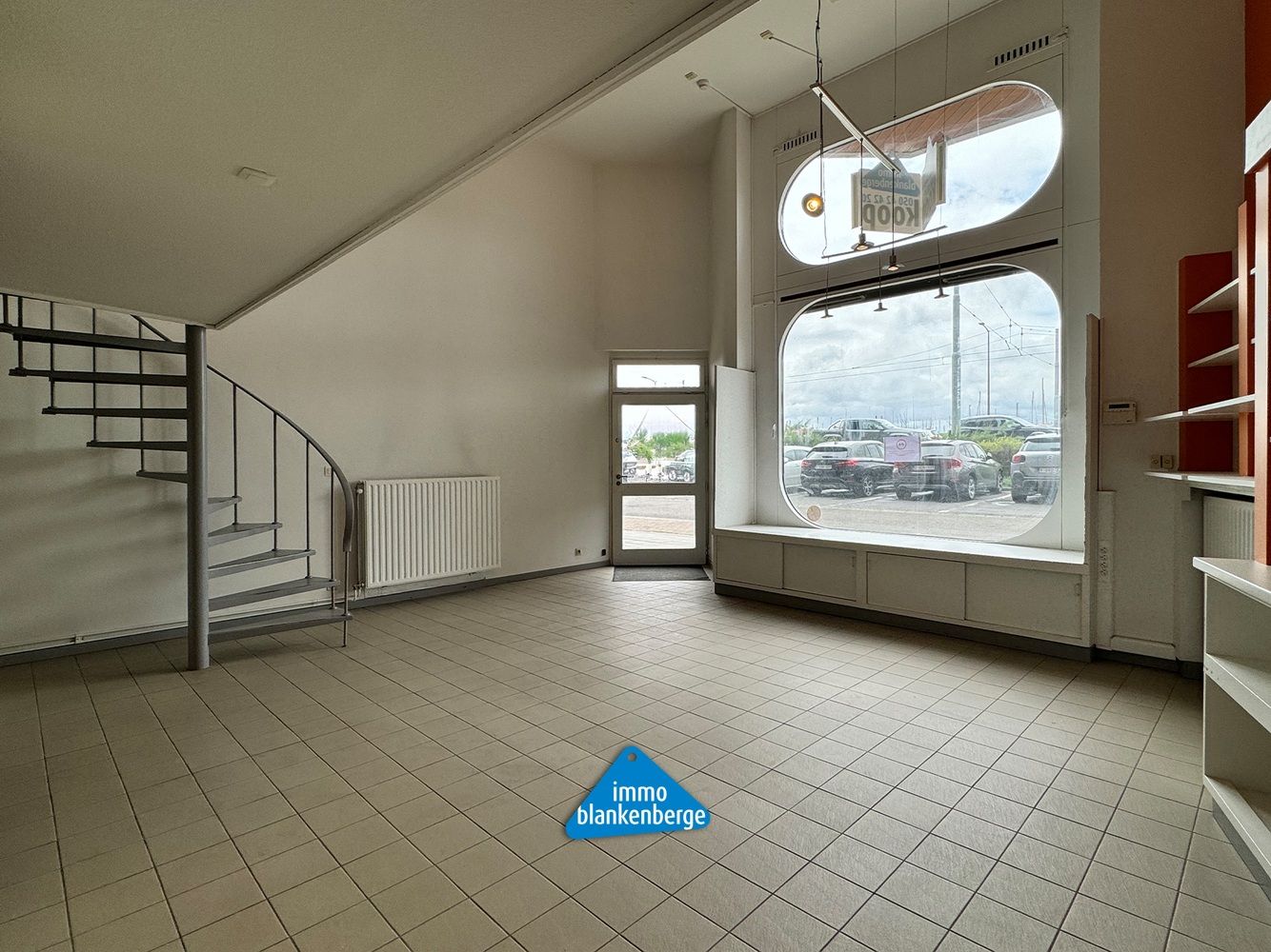 Gelijkvloers Handelszaak met Vergaderzaal en Opslagruimte foto 5