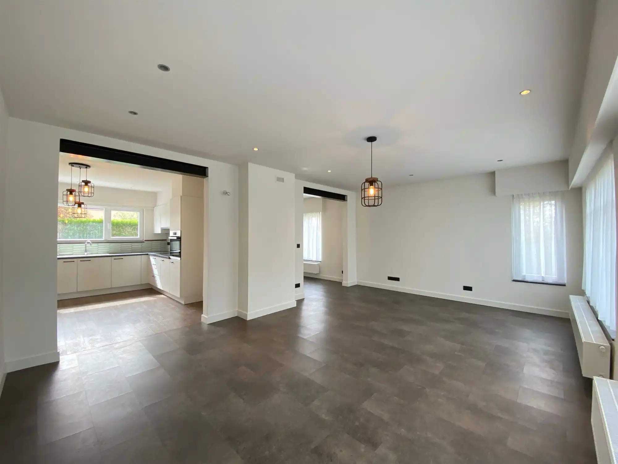 prachtig gerenoveerde woonst met 5 slaapkamers en 2 garages foto 3