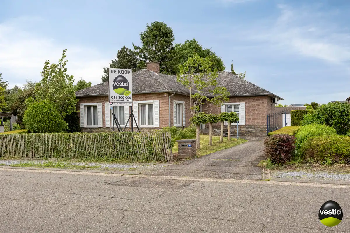 Hoofdfoto van de publicatie: GELIJKVLOERSE WONING MET 3 SLK op 17A89CA NABIJ CENTRUM BILZEN.