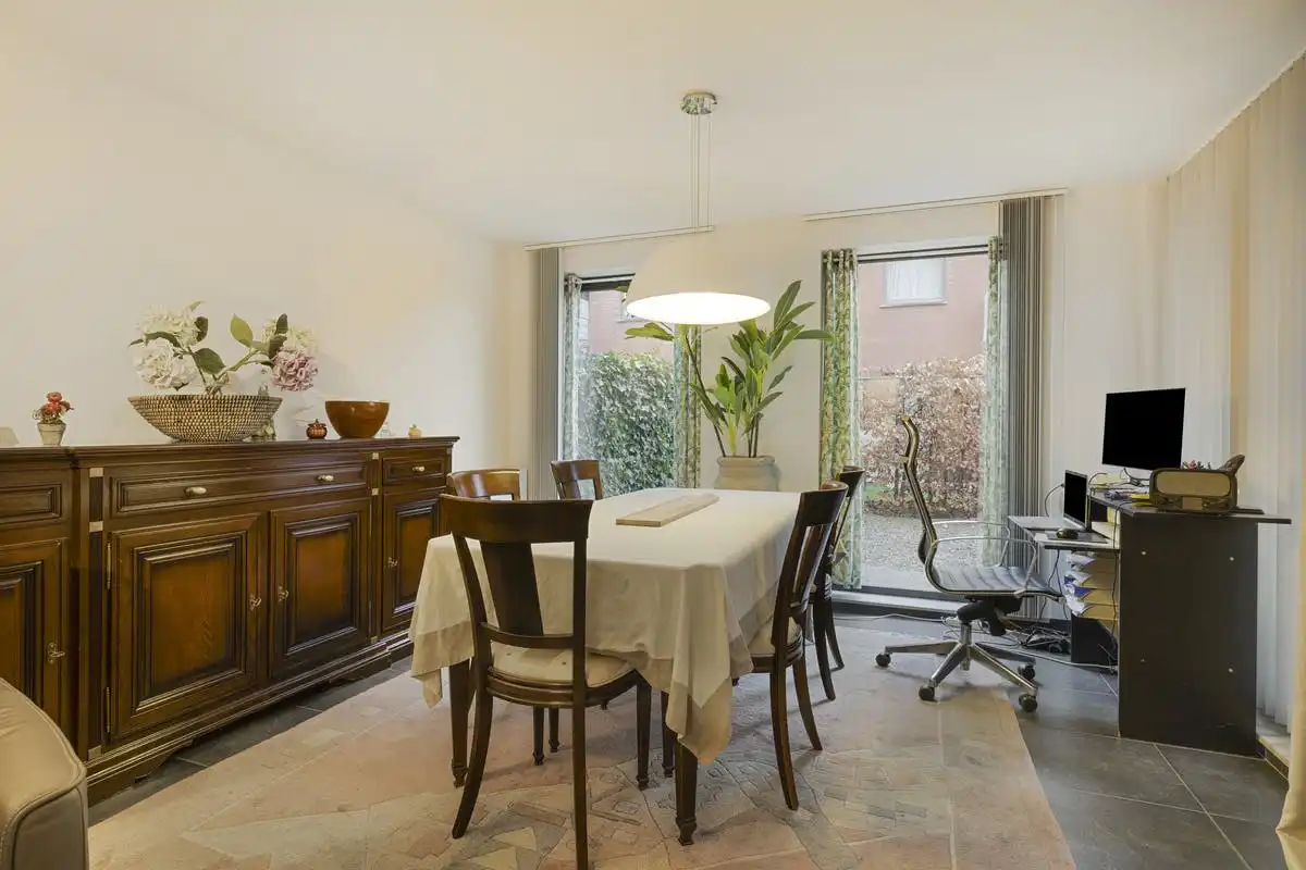 Gelijkvloers appartement met parking en tuintje te koop in Hasselt foto 5