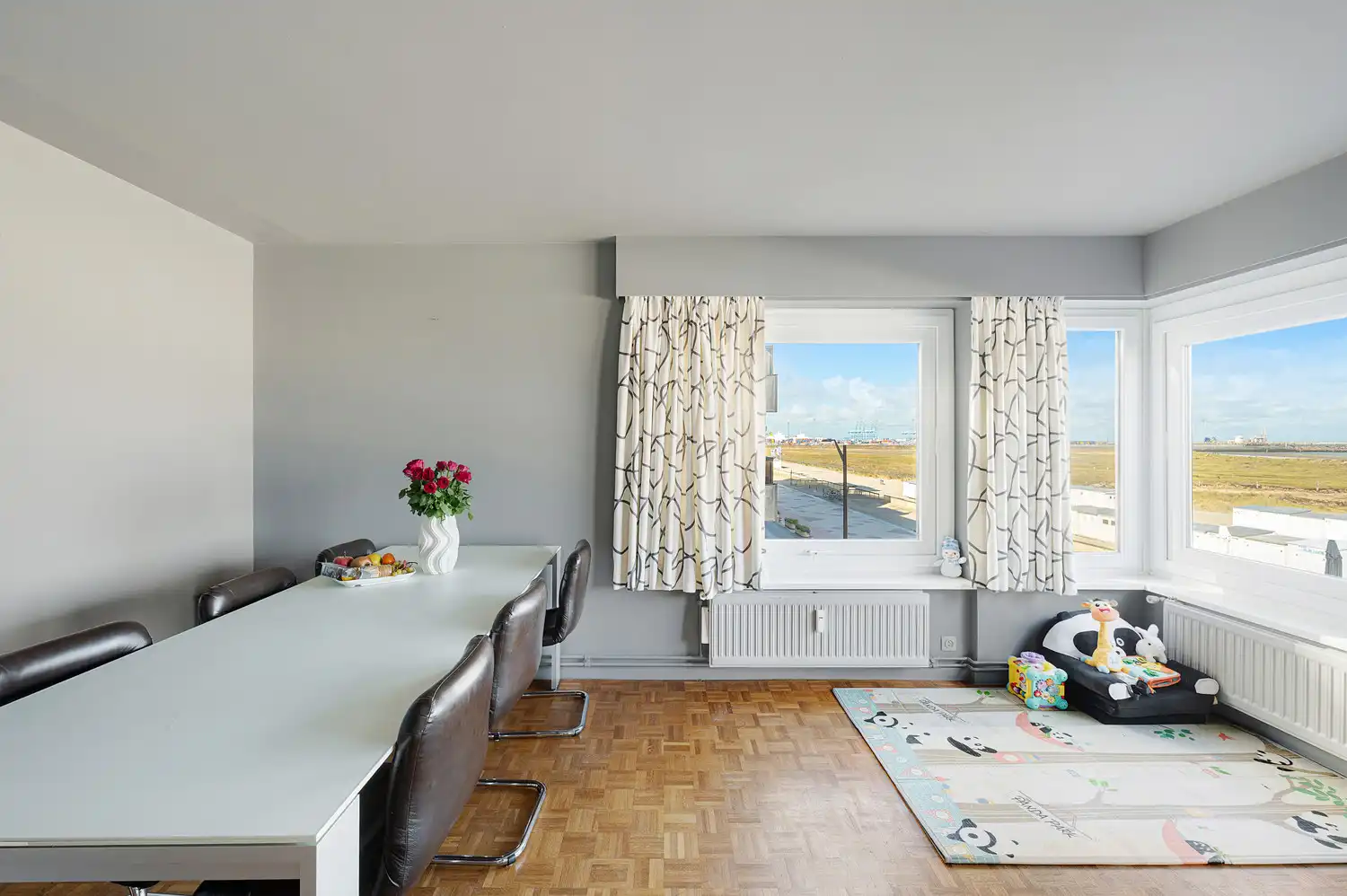 Hoekappartement met 2 slaapkamers en frontaal zeezicht foto 6