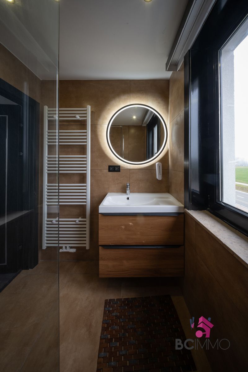 Ruime gerenoveerde woning in Hasselt-Kuringen foto 20