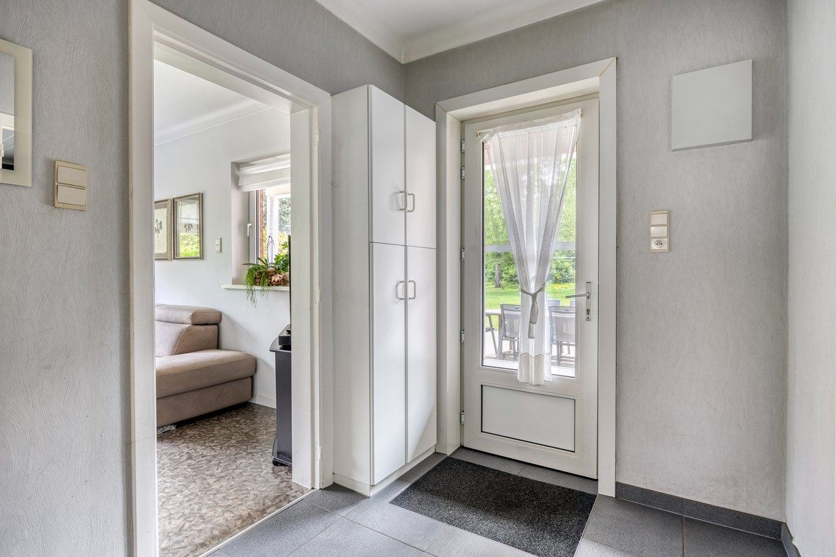 Rustig gelegen woning met oa 4 slpks op een mooi breed perceel van 21 are. foto 7