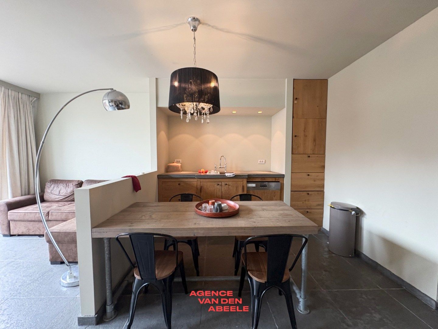 High class woning met stadskoer foto 7