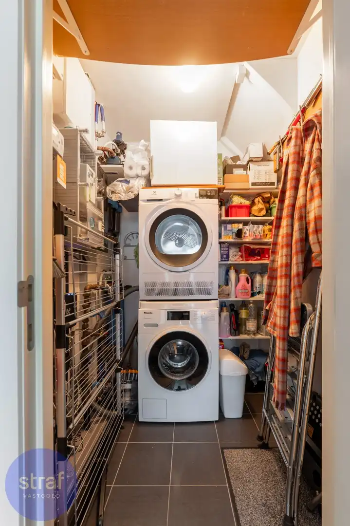 Ruime gezinswoning in een autoluwe straat tussen Zwijndrecht-Dorp en 't stad foto 9