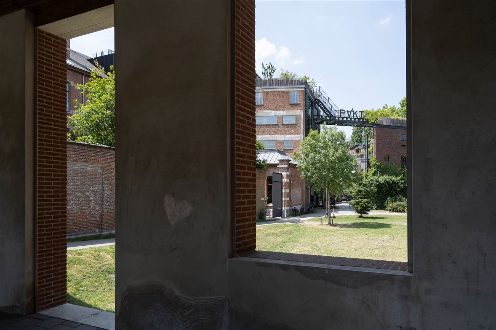 Karaktervolle herenwoning met zee aan ruimte foto 30
