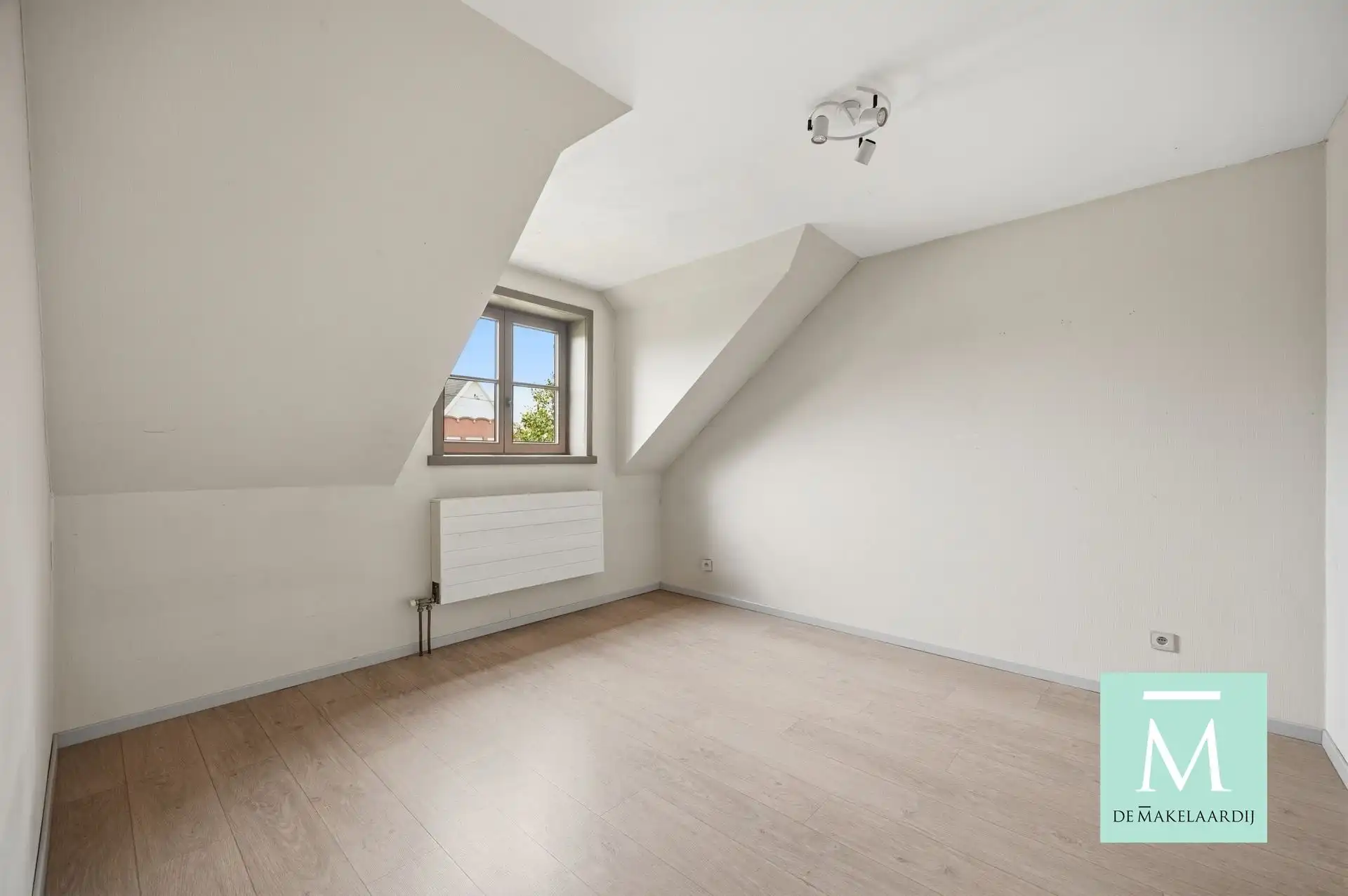 Ruime woning met 4 slaapkamers, garage en diepe tuin op toplocatie! foto 9