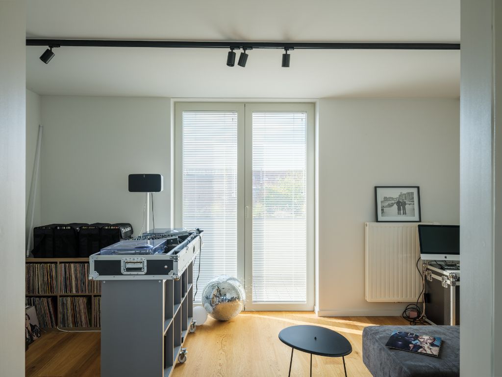 Architectuur en authenticiteit gecombineerd in Centrum Gent – Imposante, architecturale townhouse met 4 slaapkamers, 2 badkamers, stadstuin en dakterras naar een ontwerp van Elemelent Architecten. foto 17