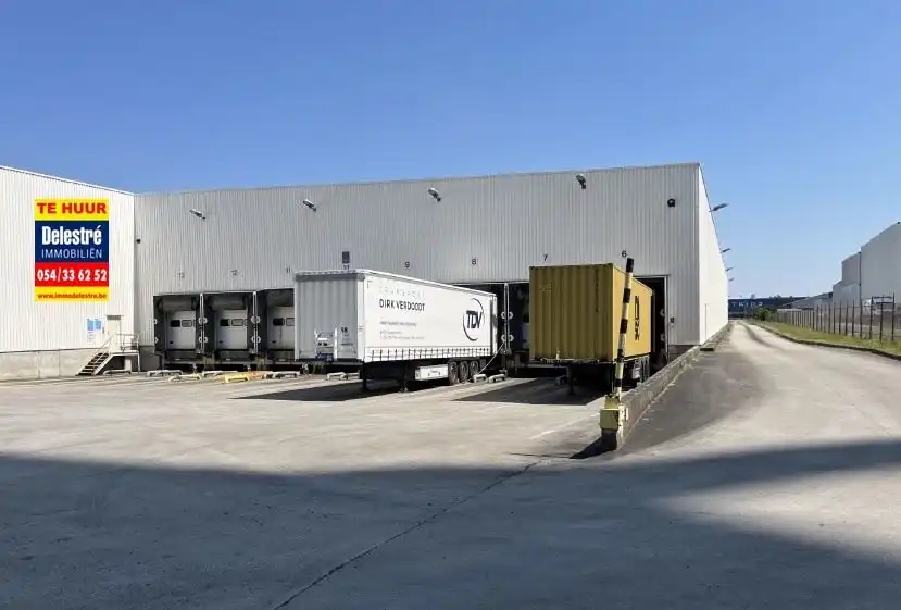 TOP GELEGEN LOGISTIEKE SITE foto {{pictureIndex}}