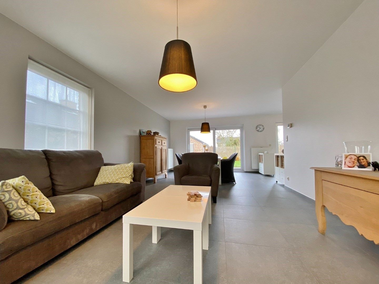 Recente halfopen woning met tuin, garage en tuinhuis  foto 3