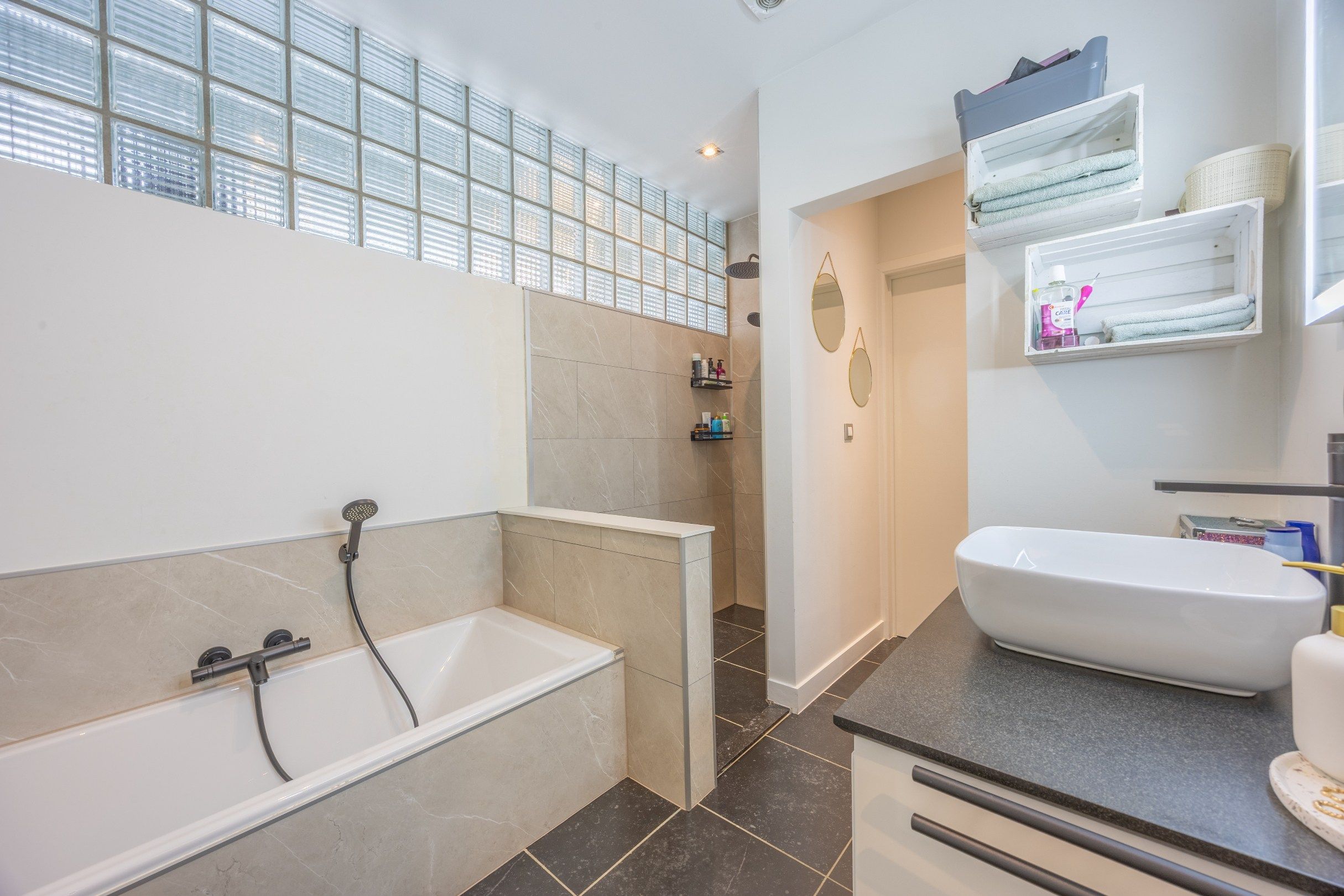 GERENOVEERDE WONING OP TOPLOCATIE foto 6