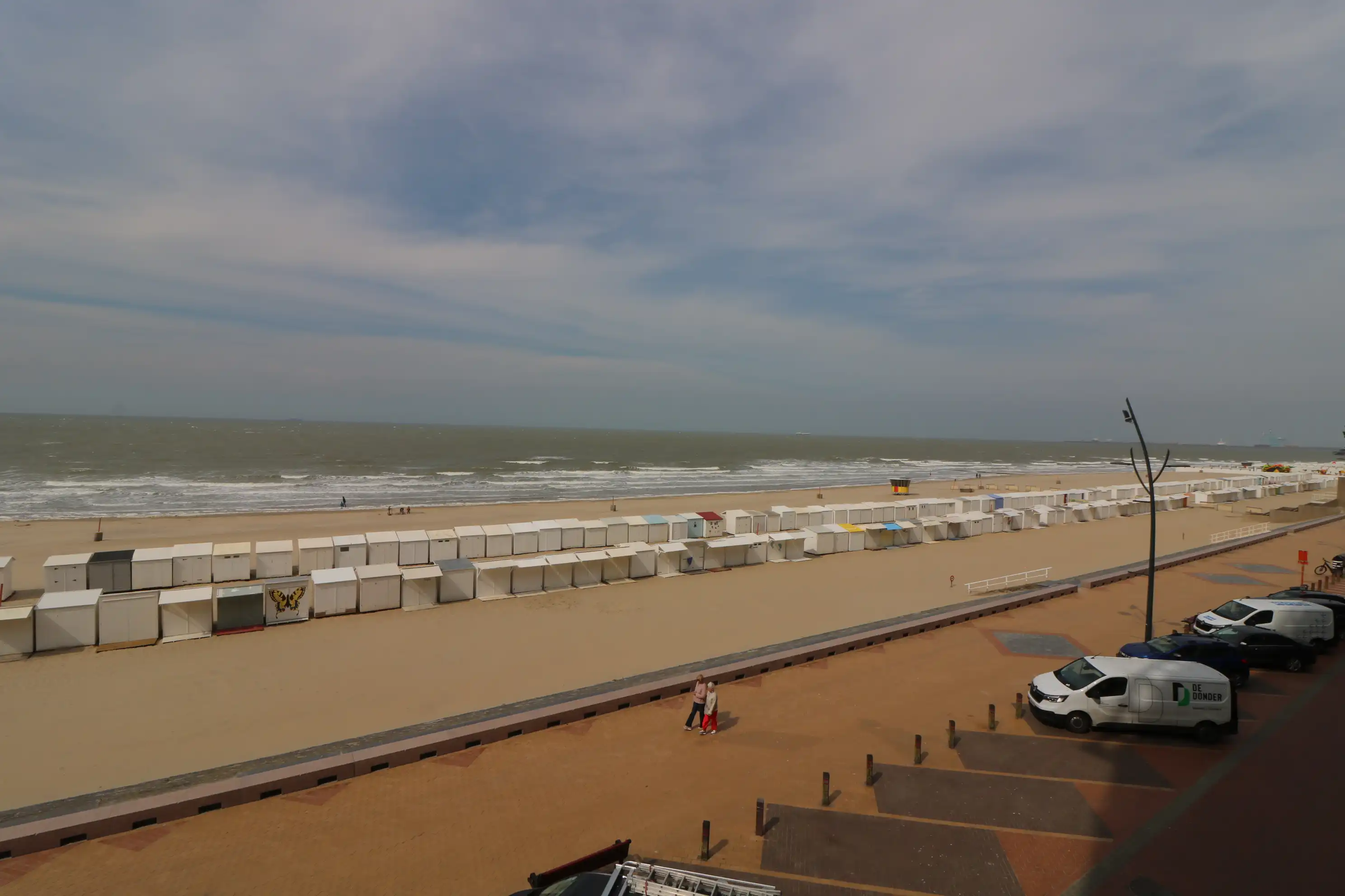 Instapklaar 2-slaapkamerappartement met zicht op zee.  foto 6
