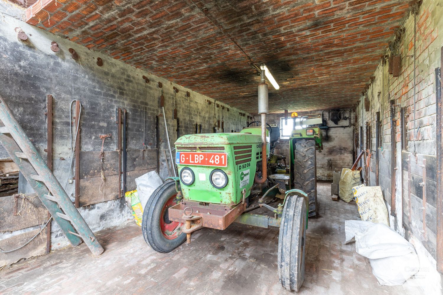 Te Renoveren Authentieke Hoeve met bijgebouwen in oase van groen en prachtige vergezichten foto 19