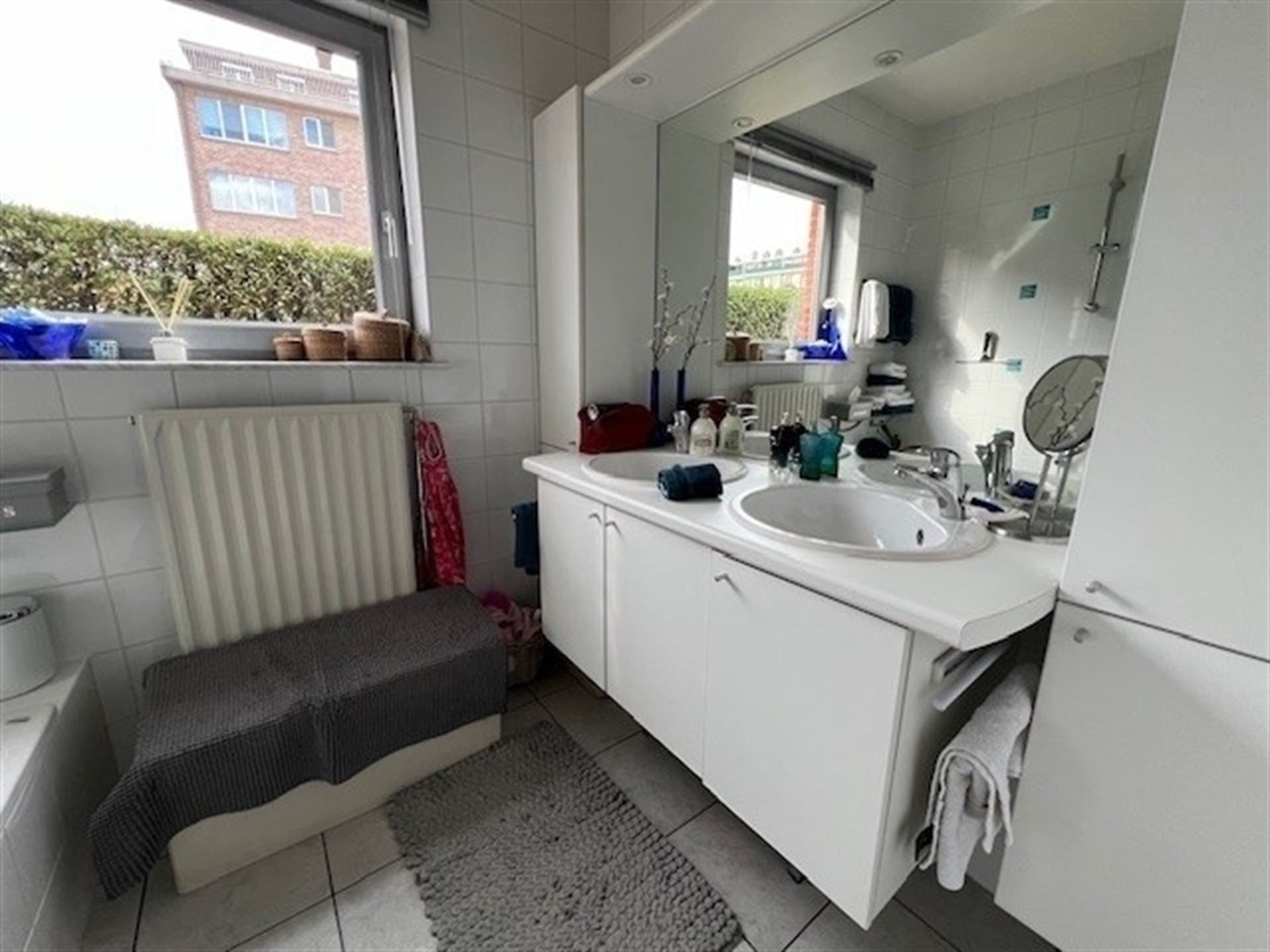 Stijlvol appartement met 2 slaapkamers en grote tuin! foto 15