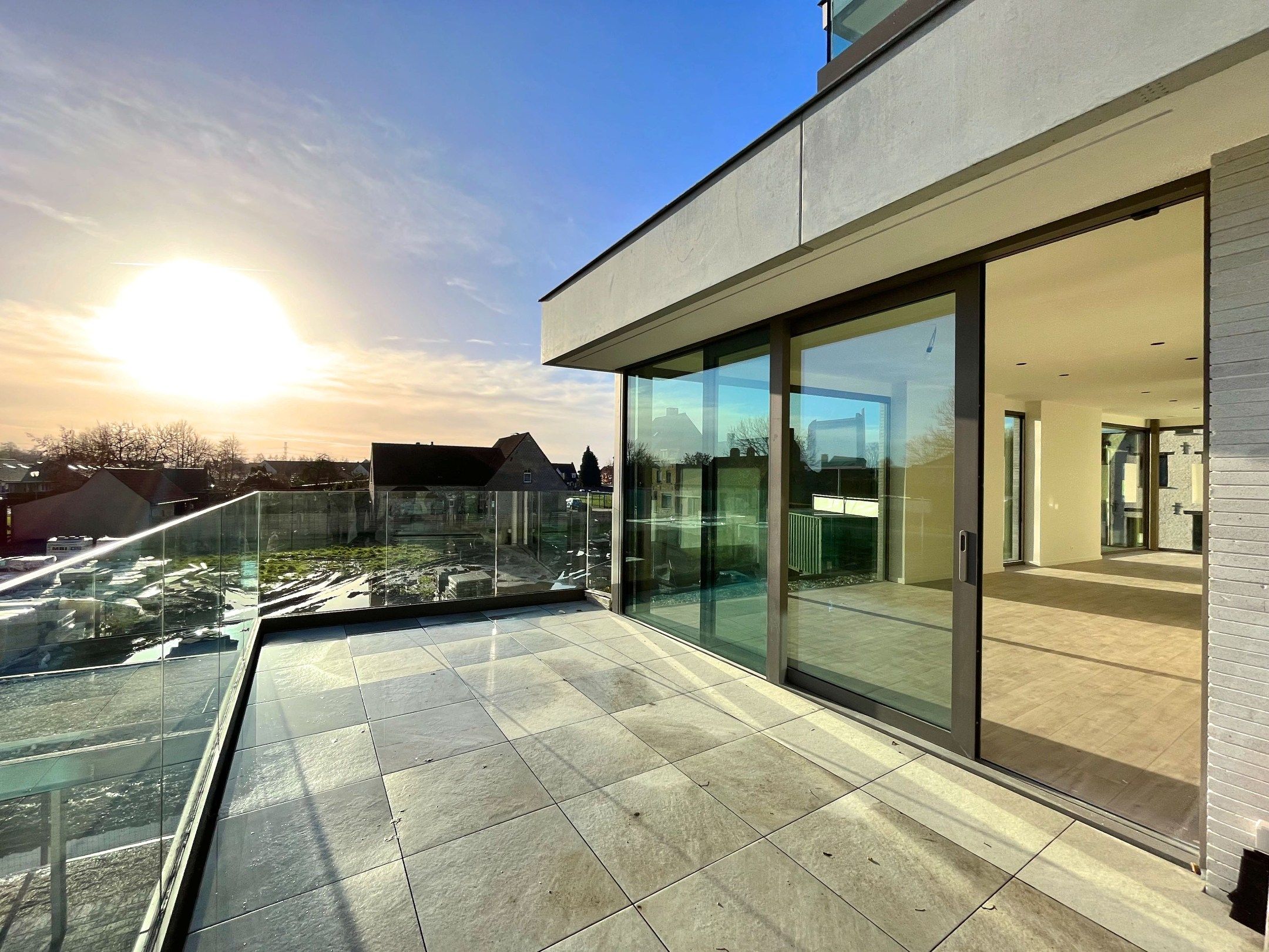 Recent appartement met zonnig terras te Moerkerke foto 2