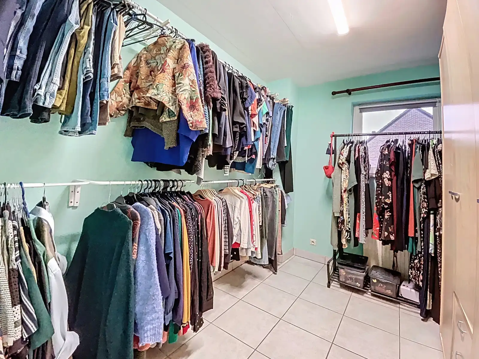 Halfopen woning met 3 slpks, terras en garage, €980/maand. foto 6