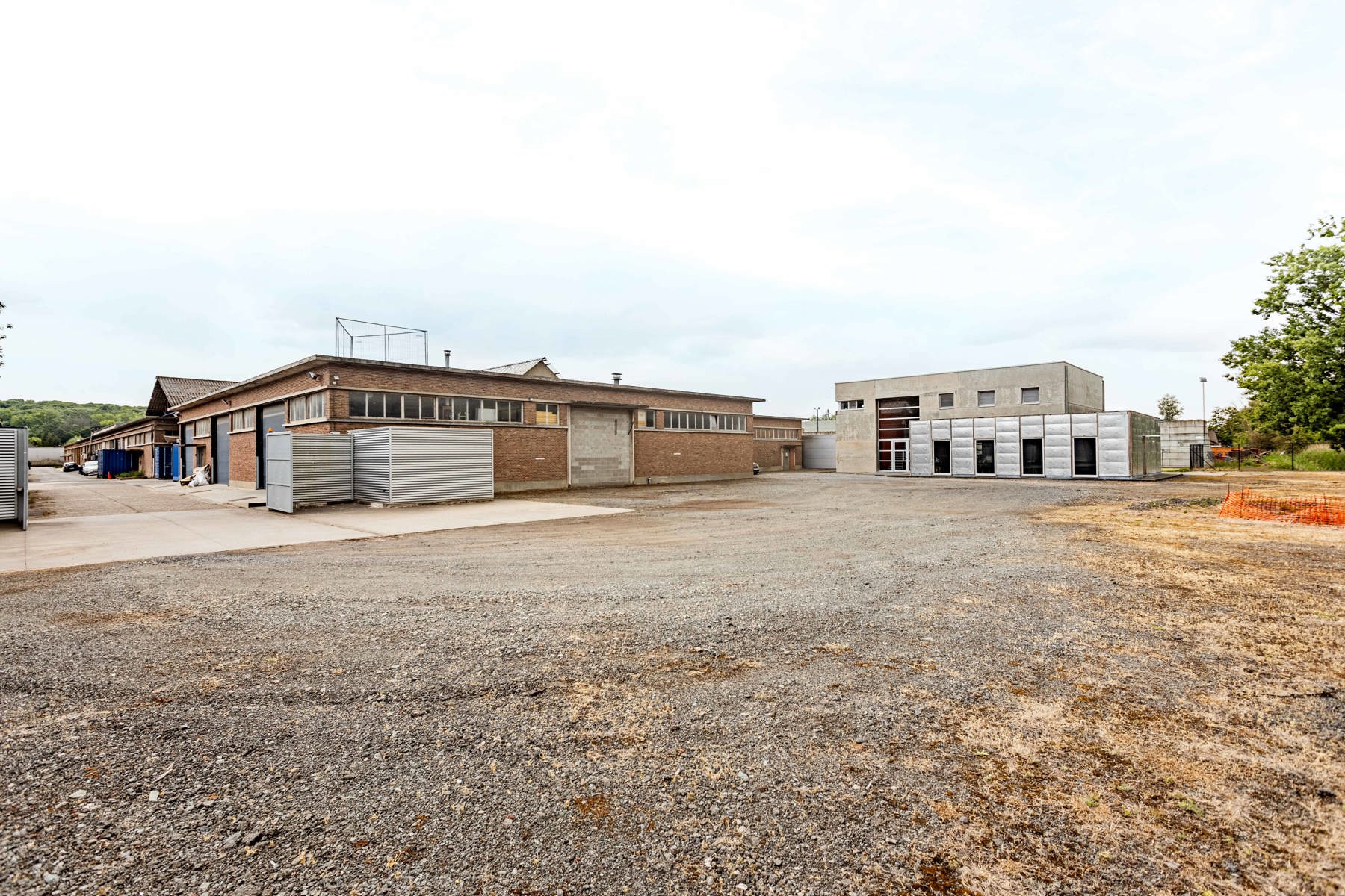 Gebouw met kantoren + woonst + loods op 3670 m2 foto 24