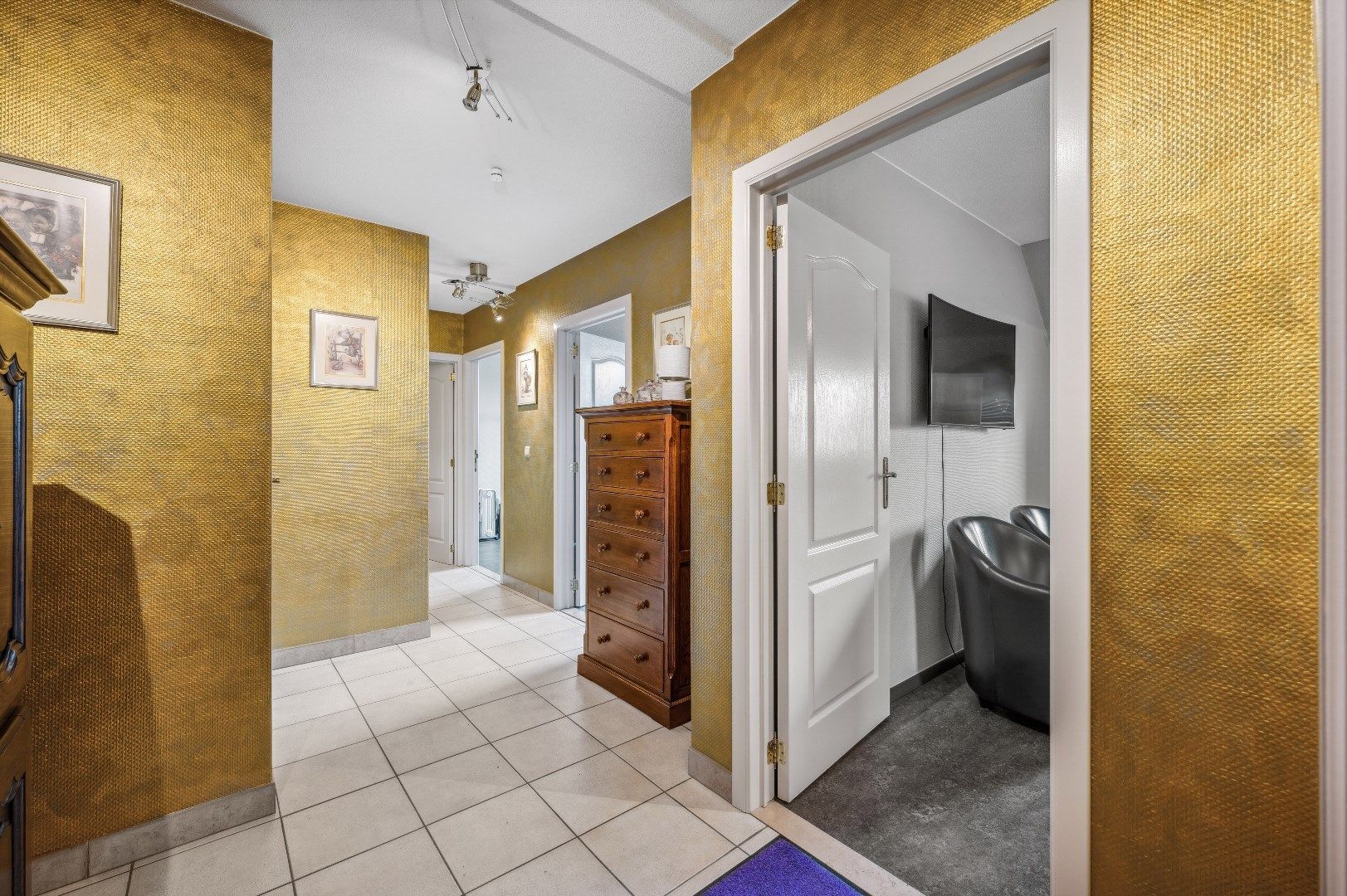 Instapklaar appartement te centrum Tienen foto 13