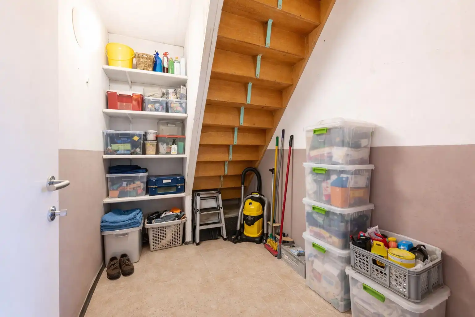 GUNSTIG GELEGEN GEZINSWONING OP 214 m² MET GARAGE foto 6