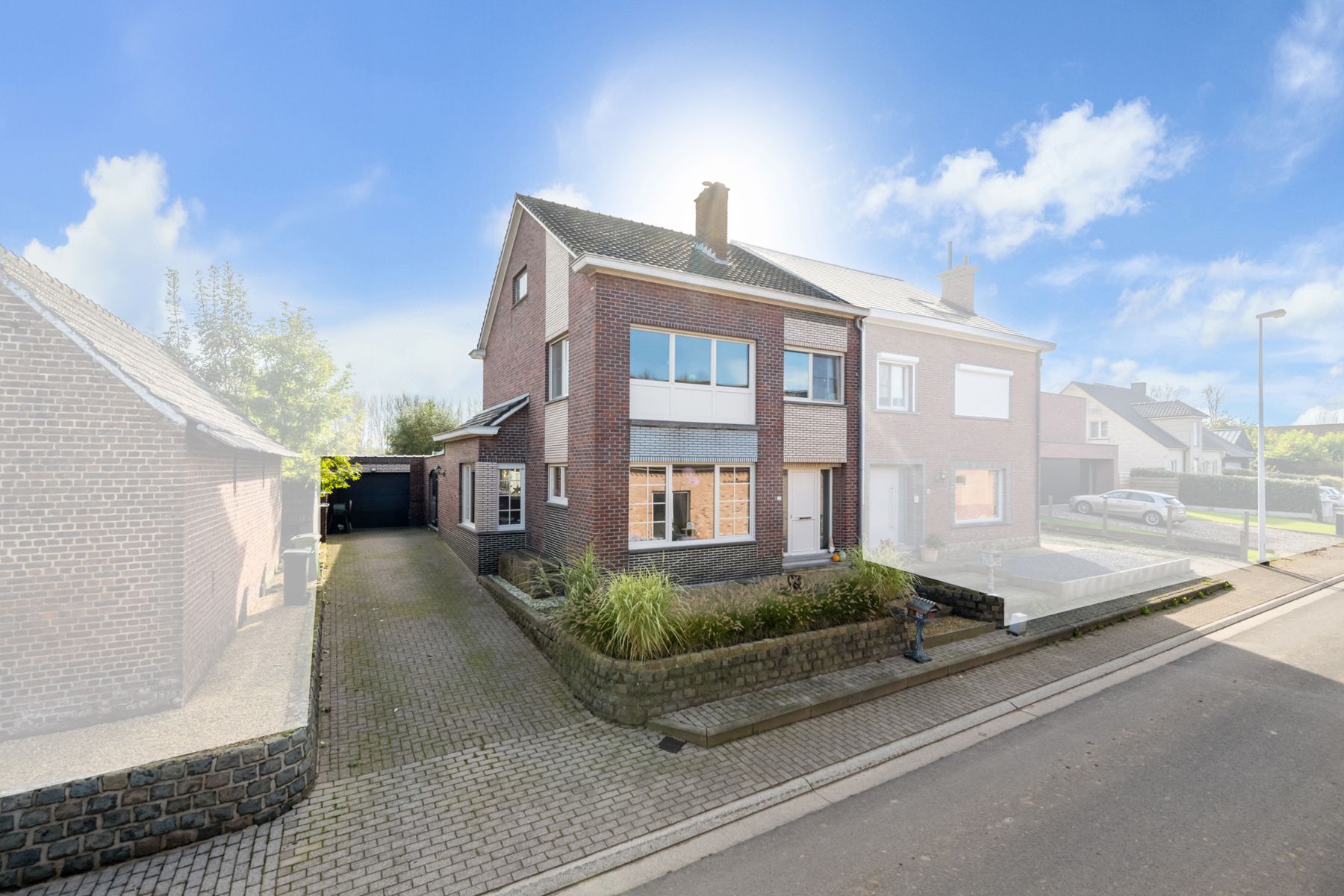 Hoofdfoto van de publicatie: Gerenoveerde driegevelwoning met tuin