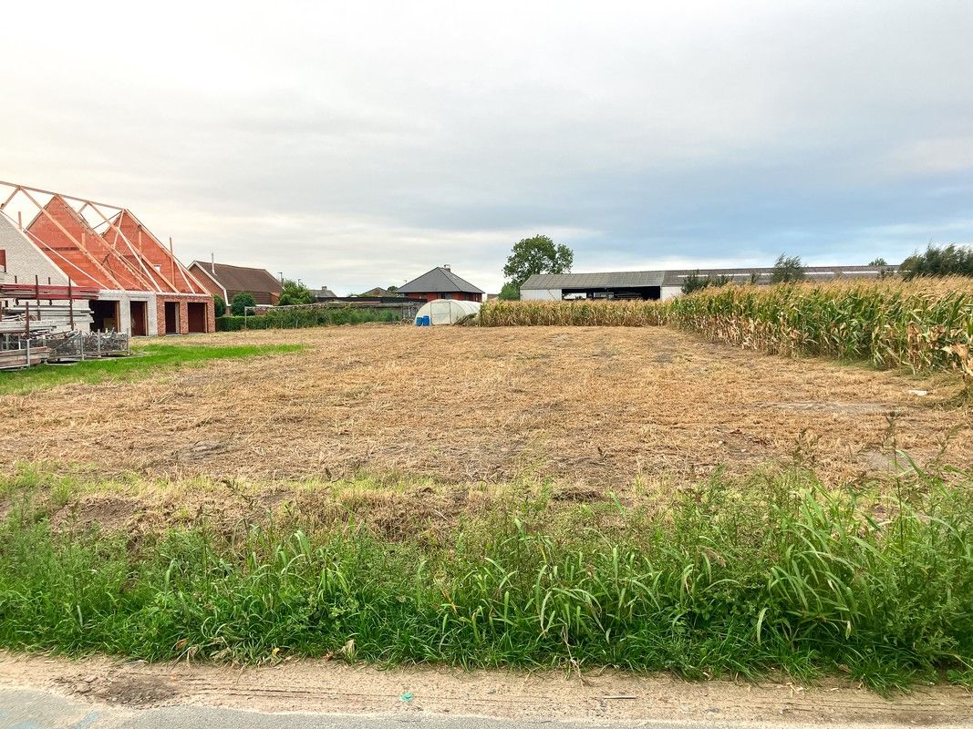 Perceel bouwgrond, bestemd voor open bebouwing te Wingene foto {{pictureIndex}}