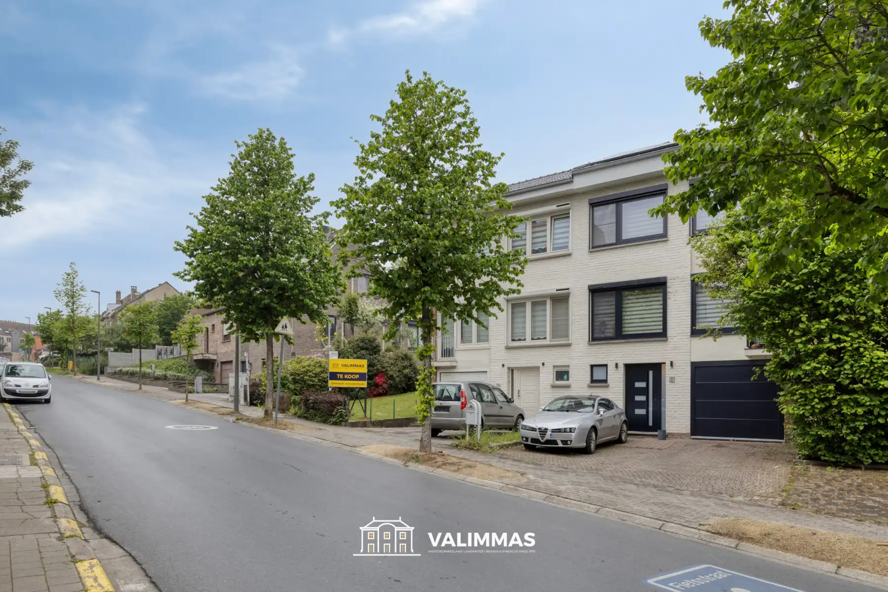 Centrum: verzorgde driegevelwoning met garage en mooie tuin foto 2