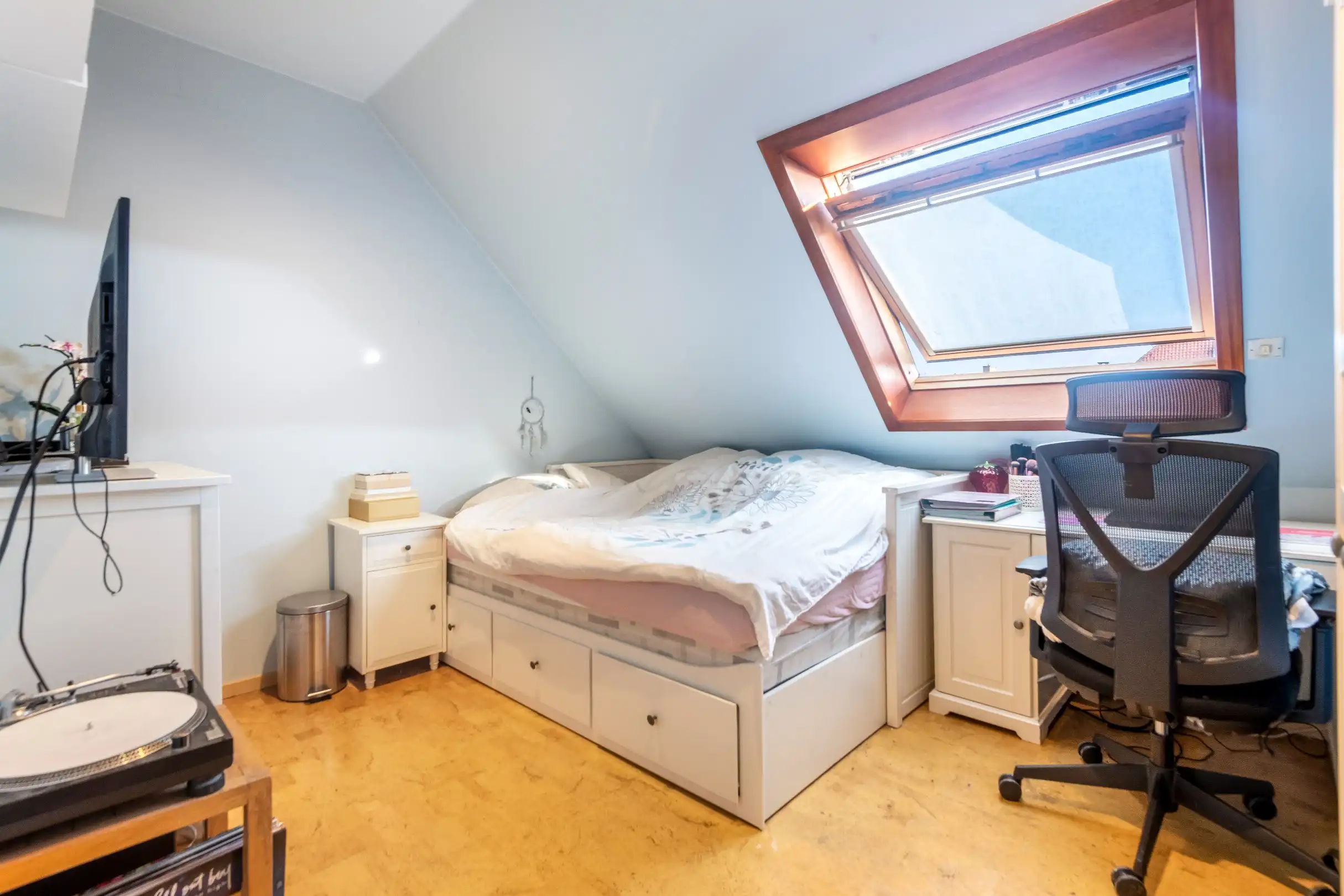 Ruime Bel-étage woning gelegen in het centrum van Knokke met garage/loods van 135m² foto 18