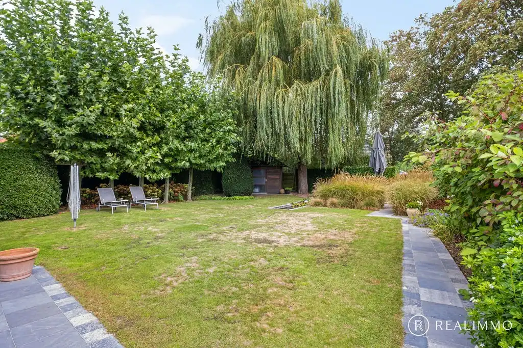 Ruime alleenstaande woning met prachtige tuin in Kooigem foto 19