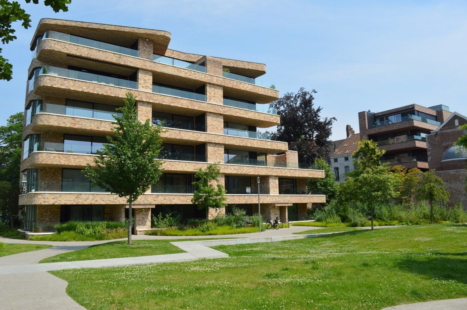 Luxe appartement in het hartje van Kortrijk aan de Leie en Broeltorens foto 5