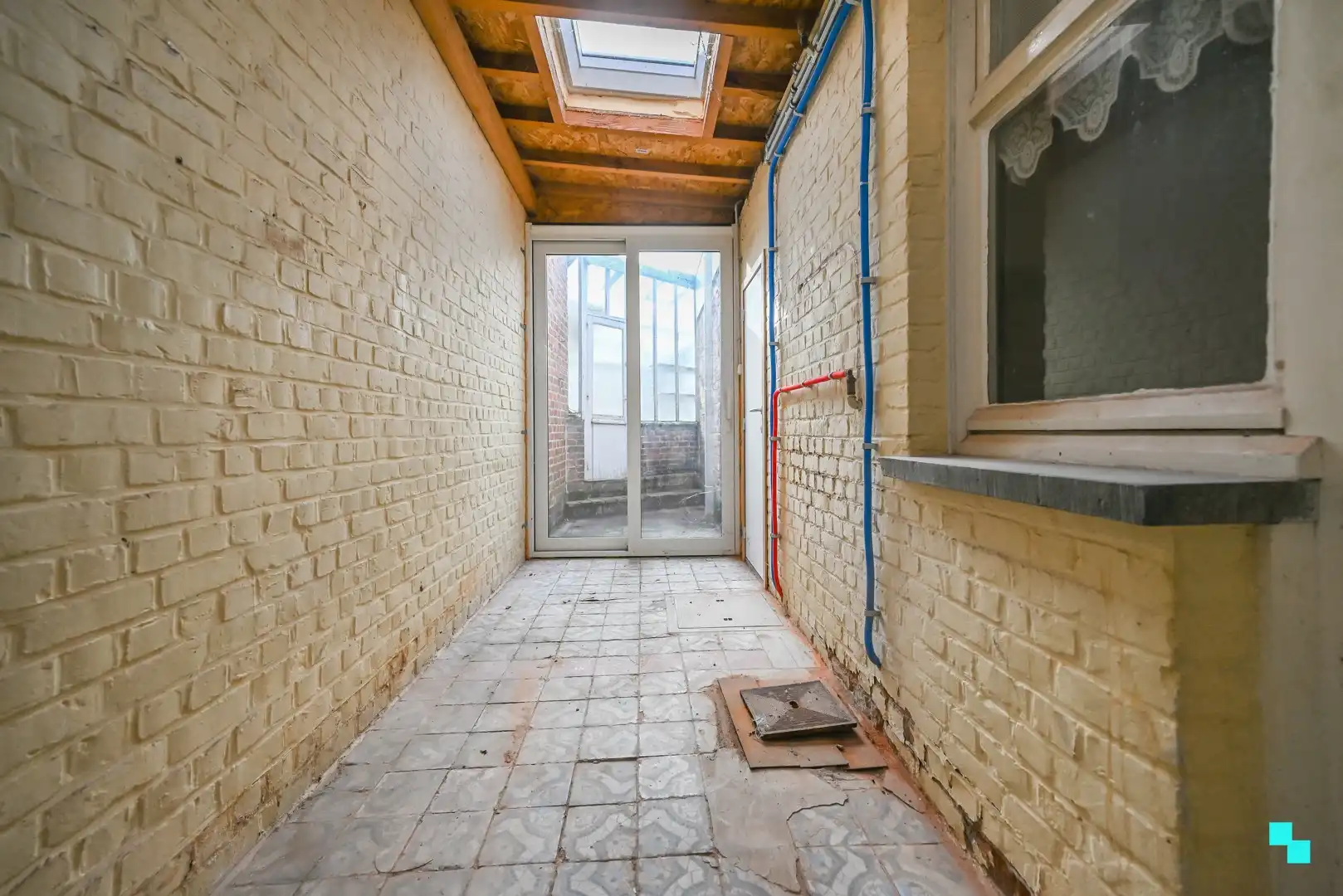 Verder op te frissen woning nabij centrum Izegem foto 10