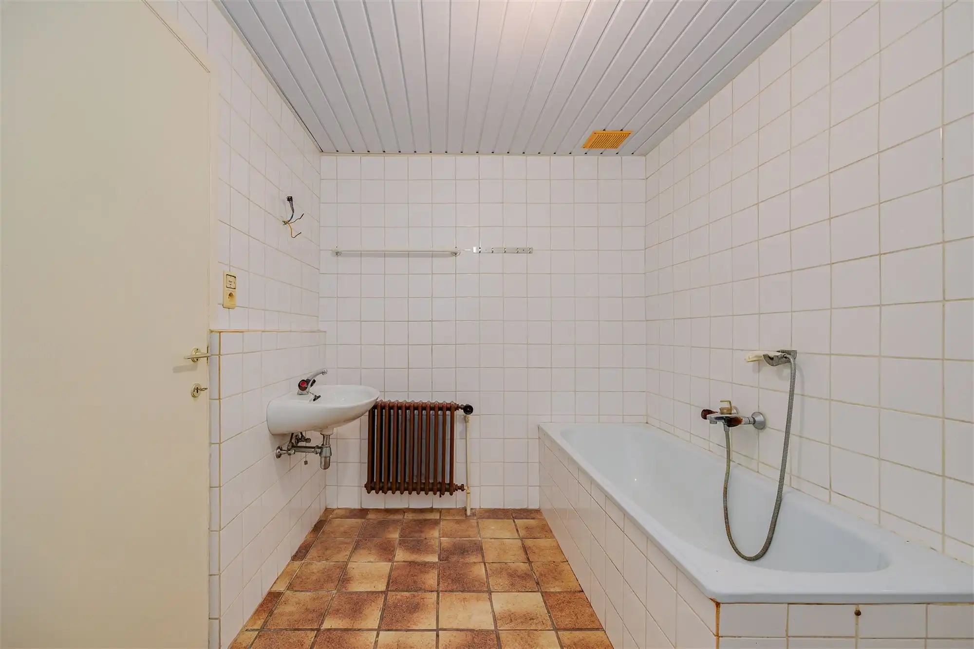 Te renoveren woning met 4 - 5 slk en garage foto 21