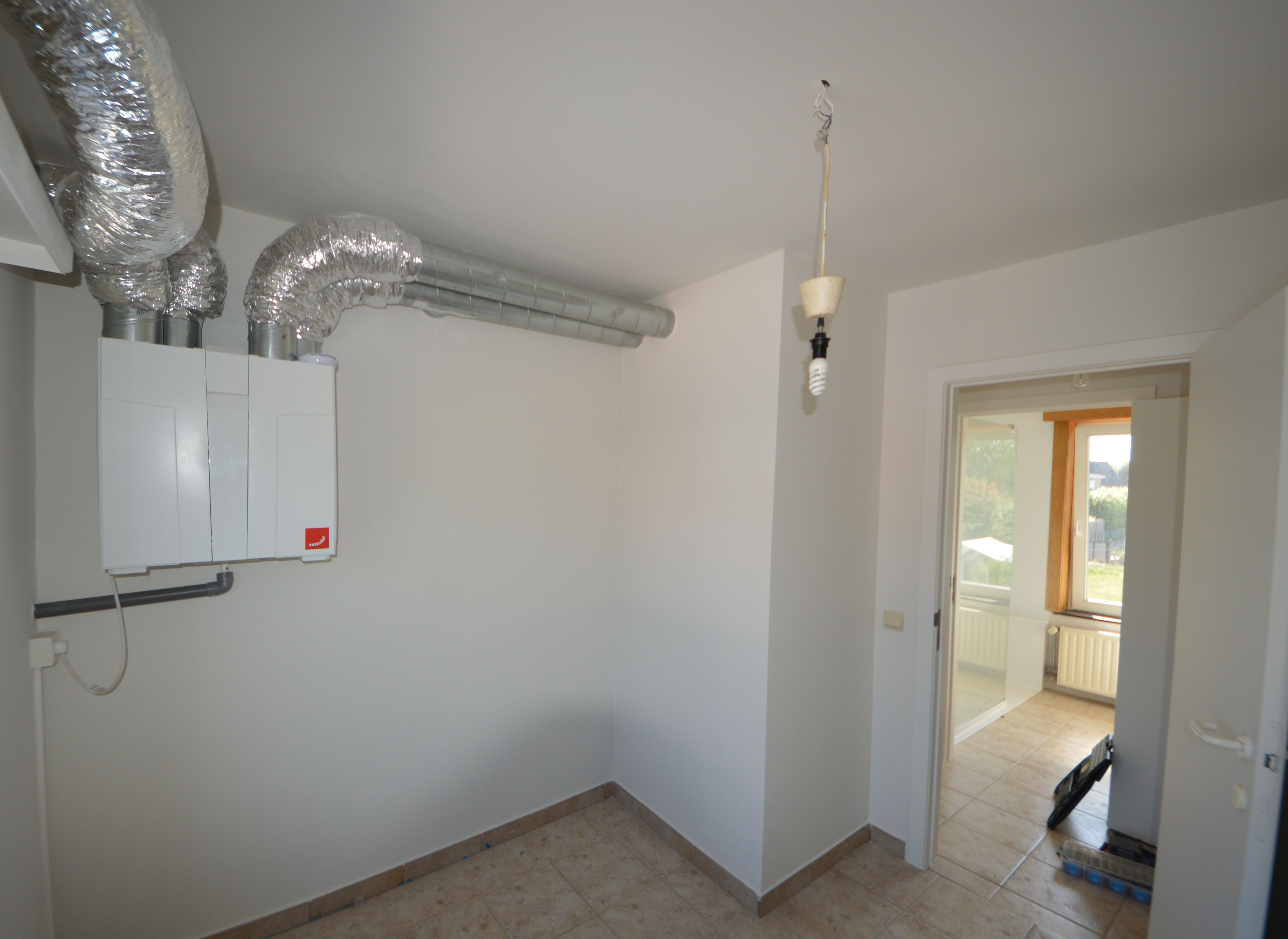 COMPLEET GERENOVEERDE WONING MET GROTE TUIN foto 20