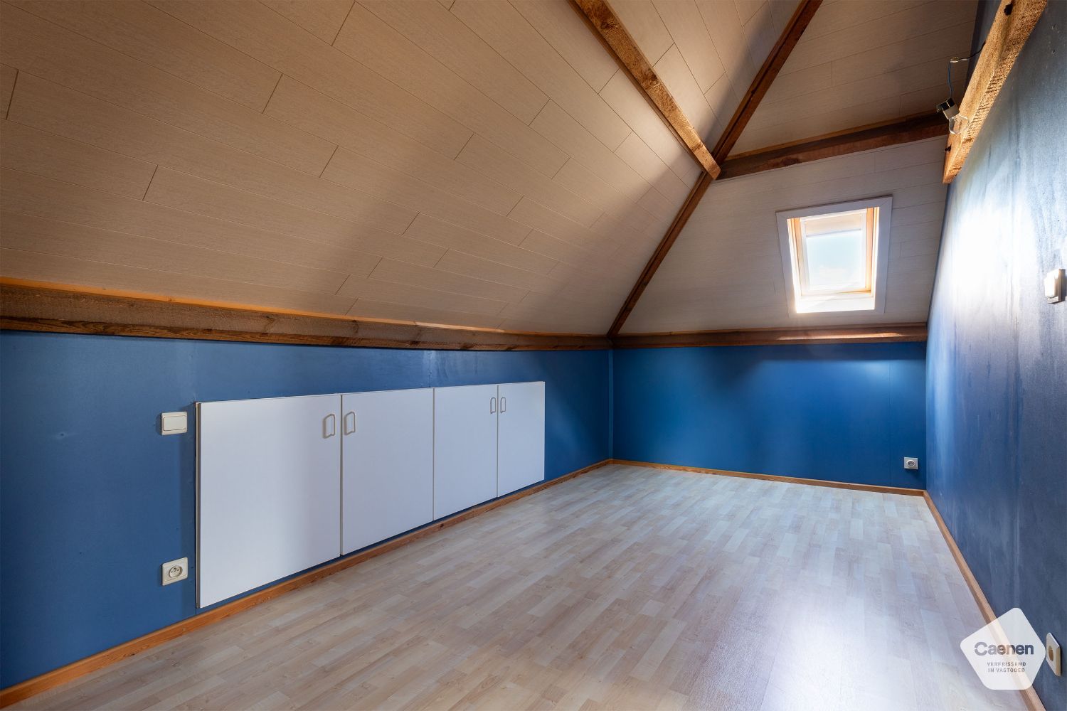 VRIJSTAANDE LANDELIJKE GELEGEN TE RENOVEREN WONING met 3 slaapkamers en MOOI PERCEEL VAN 980 m² foto 10