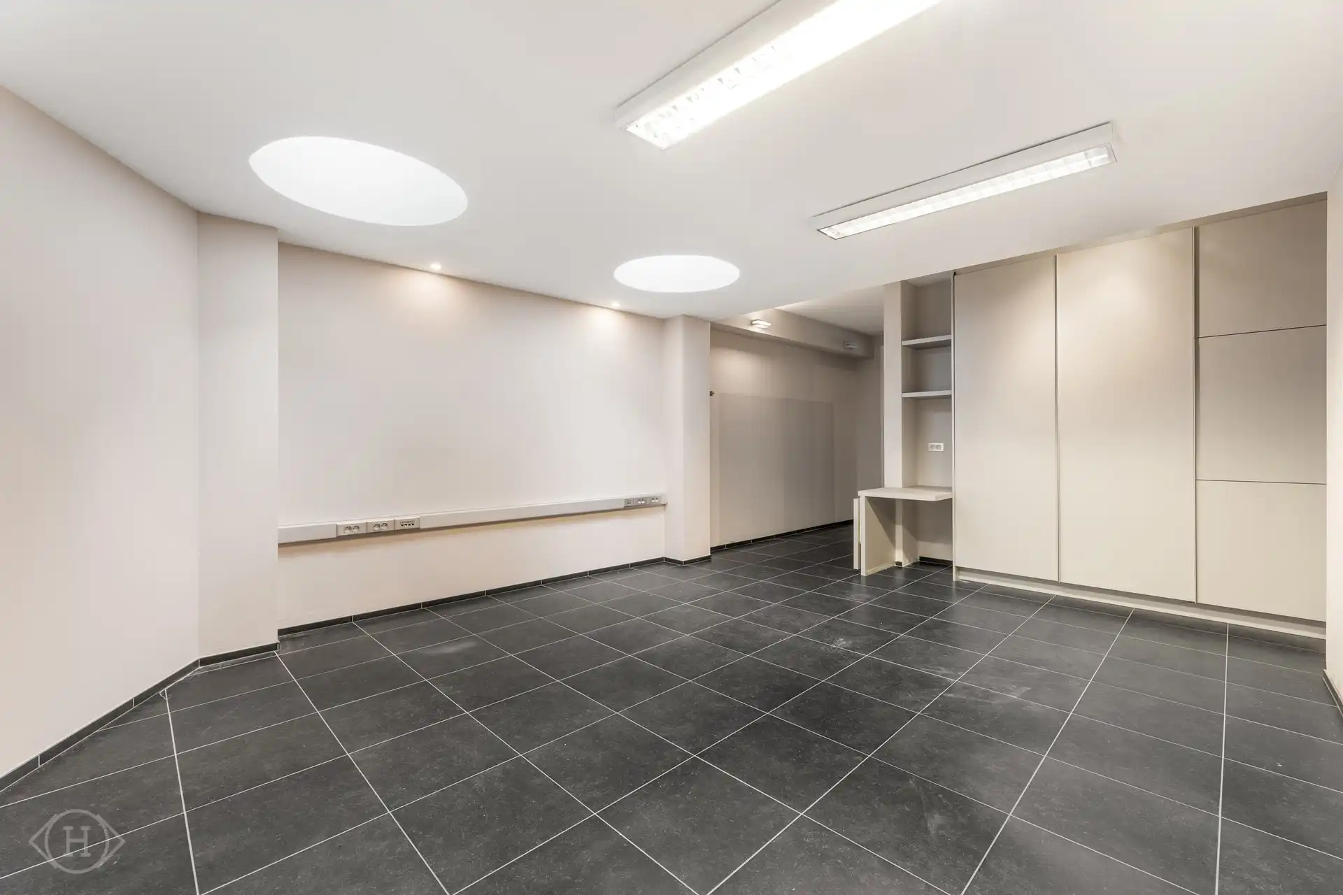 Opbrengsteigendom: Ruim kantoor + duplexappartement foto 9