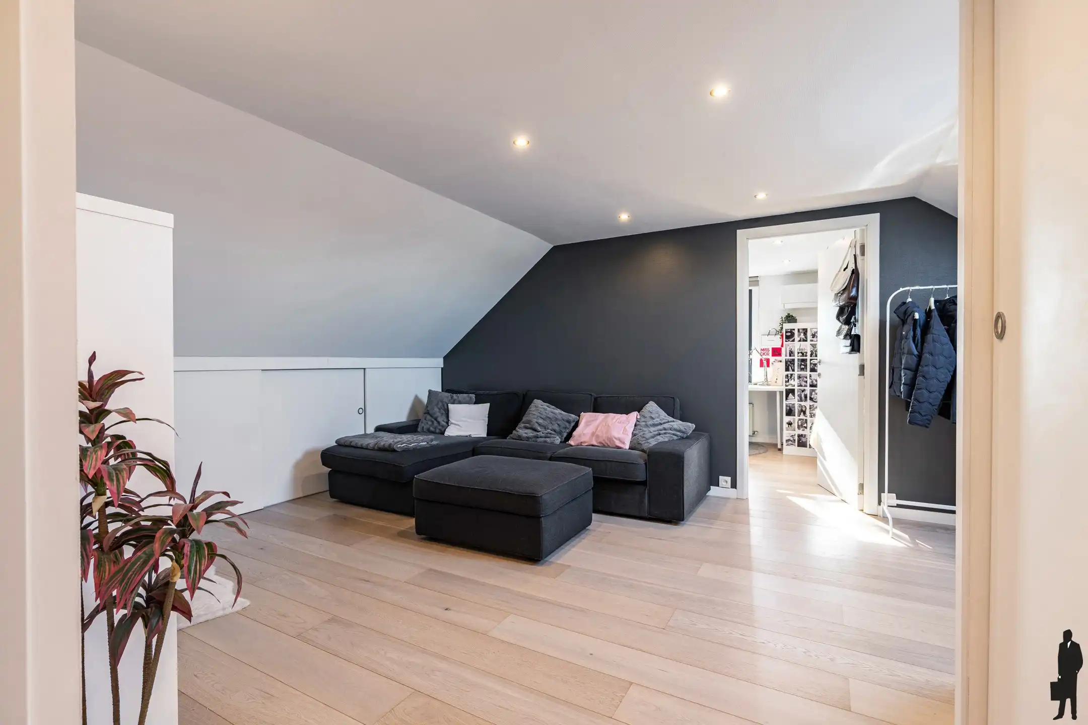 Hoogwaardig afgewerkte, ruime, recente woning met 5 slpk. foto 15