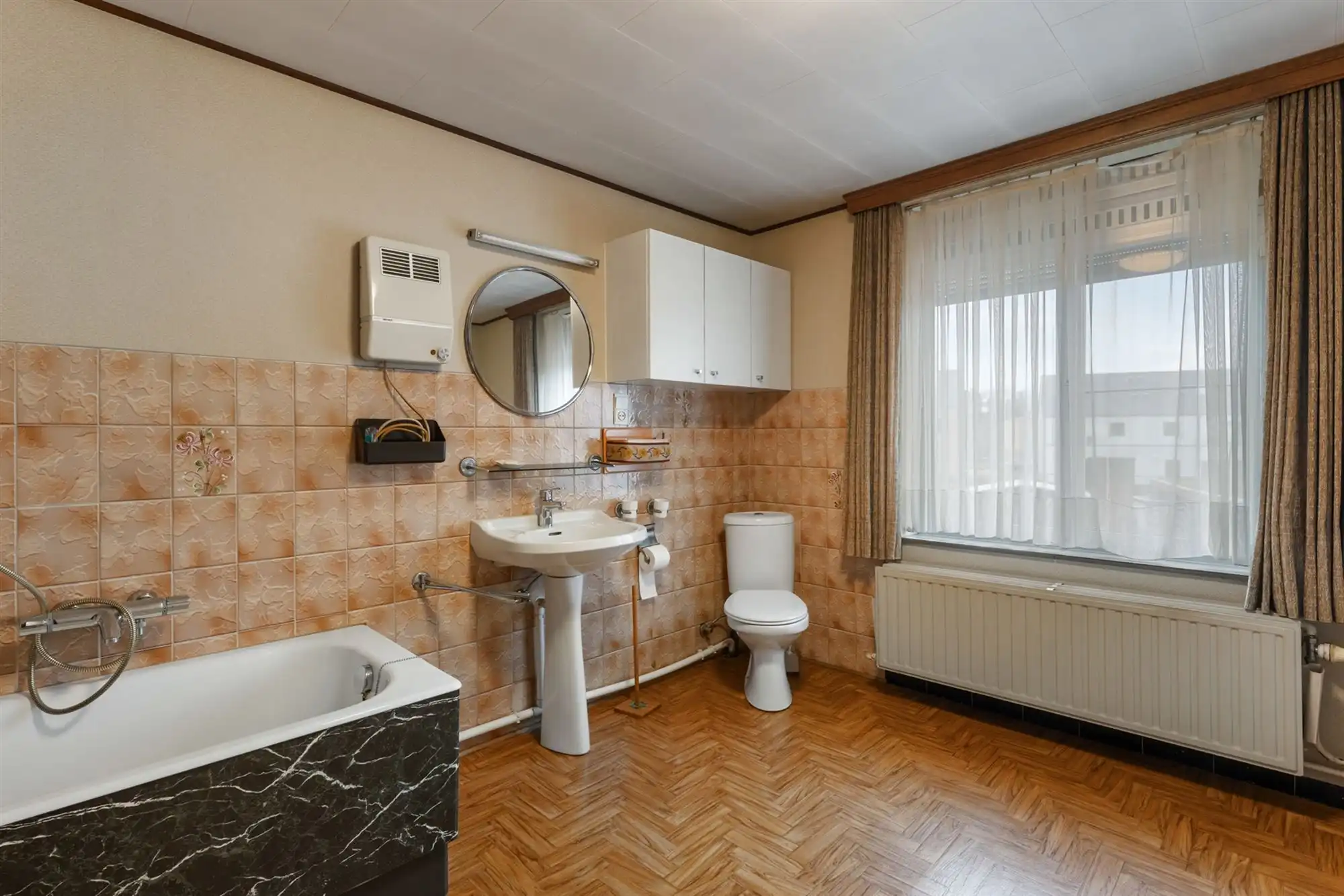 RUIME WONING MET 6 SLAAPKAMERS VLAK BIJ KOERSEL CENTRUM foto 11