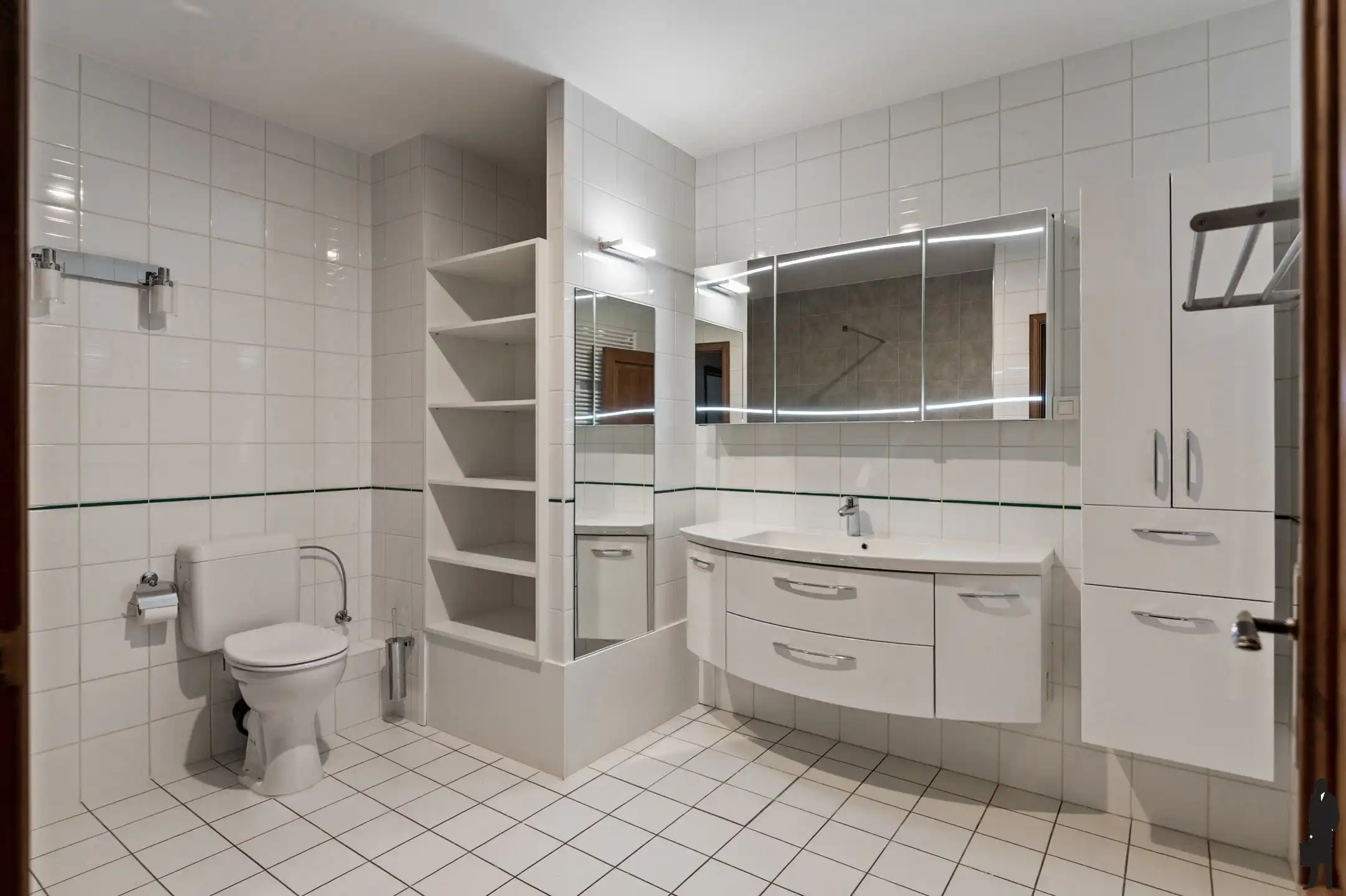 Ruim appartement met 2 slpks, 2 terrassen en staanplaats foto 17