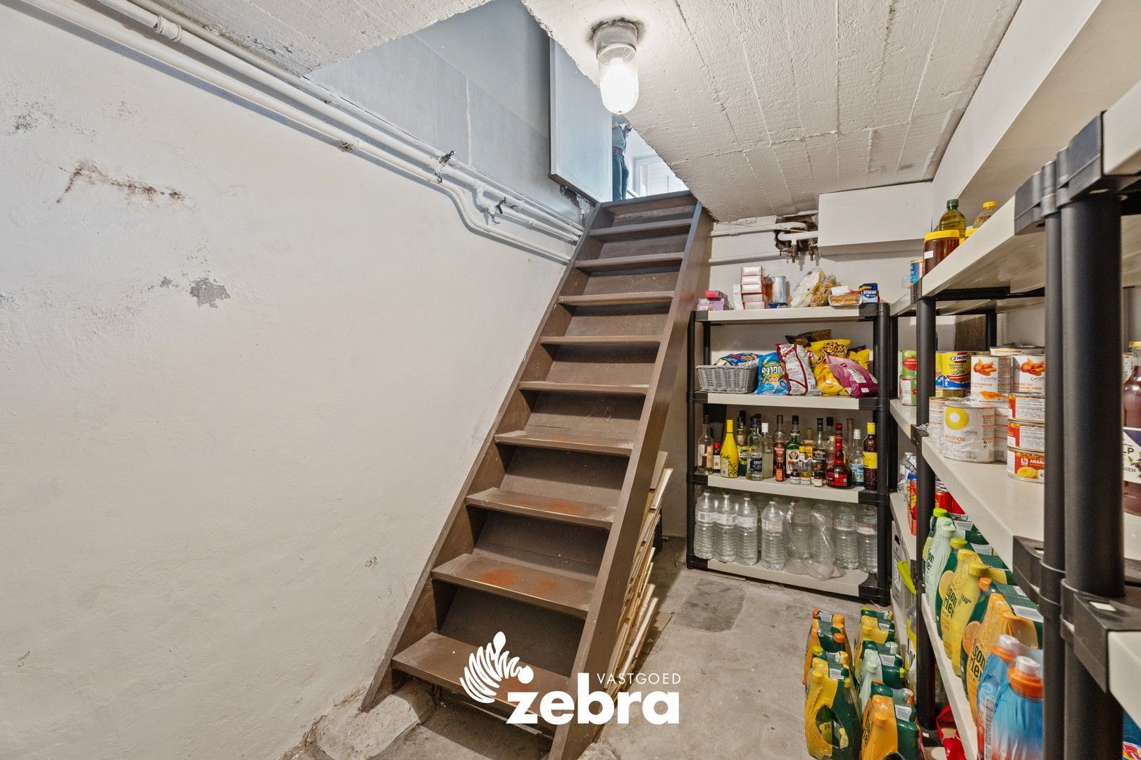 Ruime licht op te frissen woning met drie slaapkamers te Tielt! foto 11