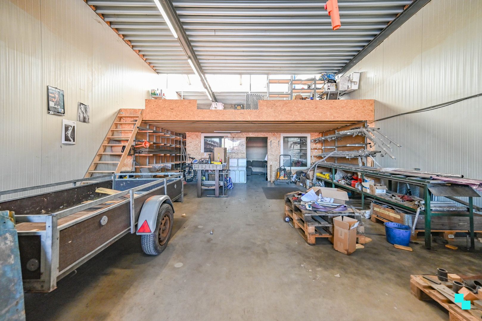 Ruime loods van ca. 172 m² met sectionaalpoort foto 5