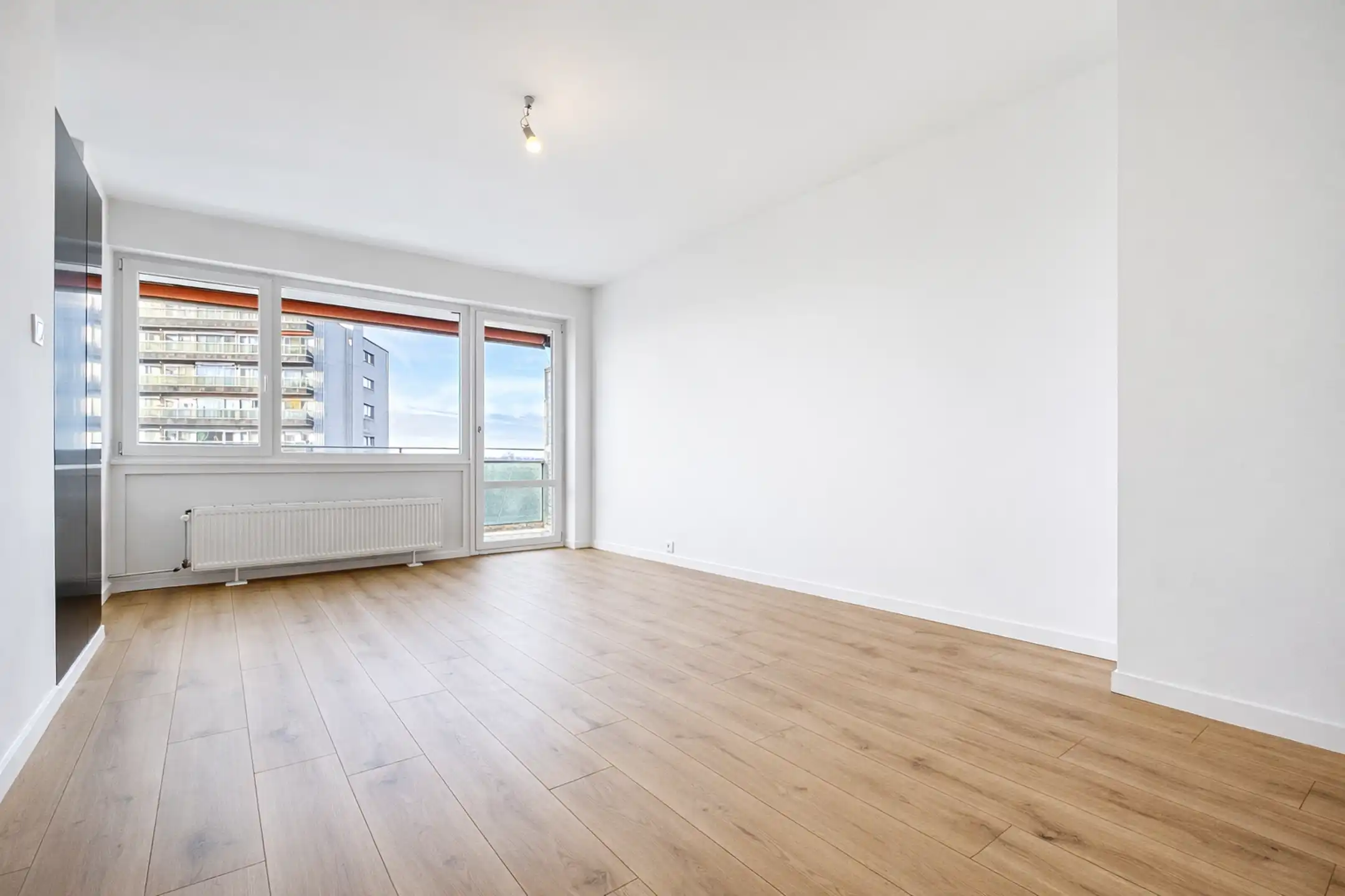 Prachtig gerenoveerd appartement met terras – instapklaar foto {{pictureIndex}}