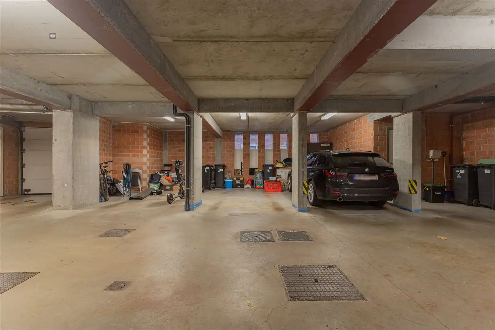 Ruim 3-slpk appartement met 2 autostaanplaatsen foto 13