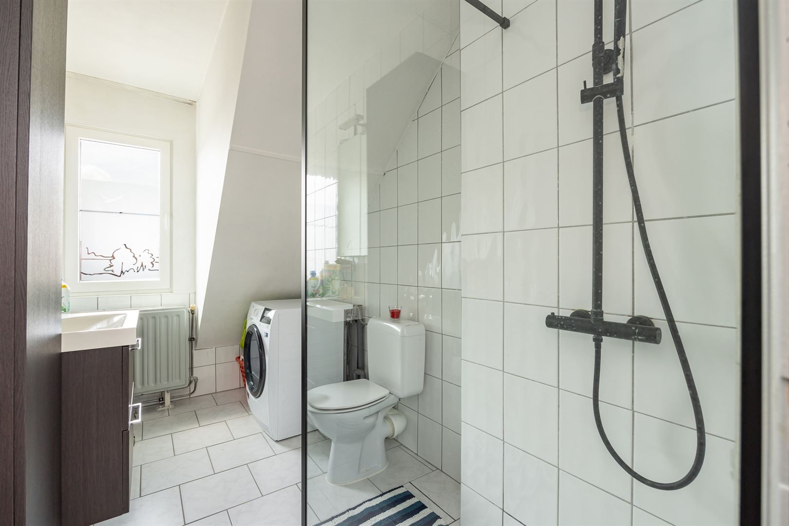 Gerenoveerd studio-appartement met zolder foto 7